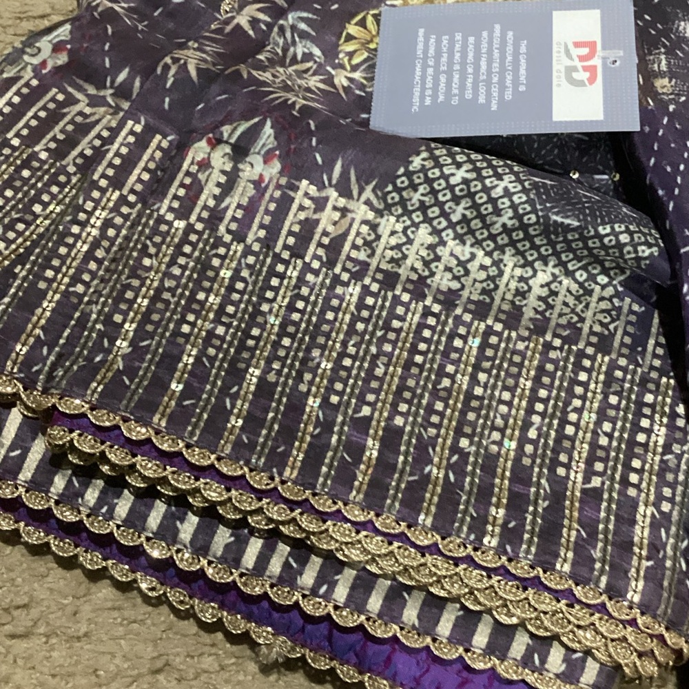 Elegant Purple and Gold Women's designer saree - Picture 2 of 13